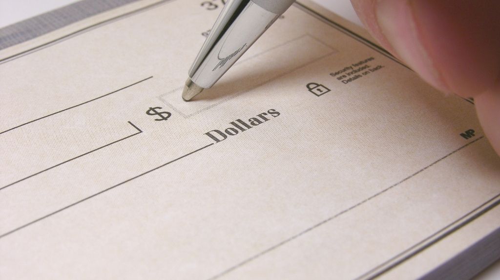 How To Write A Check To Someone: 3 Best Practices